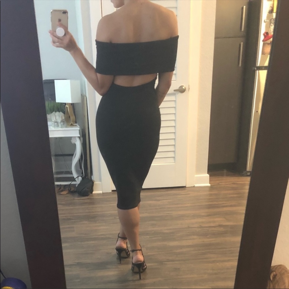 Reposhing-off the shoulders boohoo dress